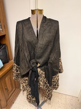 Charing Charlie Black Leopard Print Belted Ruana Poncho Wrap Shawl Fringe OS
